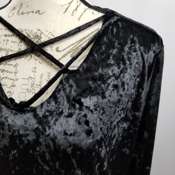 Highness Plus Size Velour Criss Cross Peplum Top - Picture 2 of 5